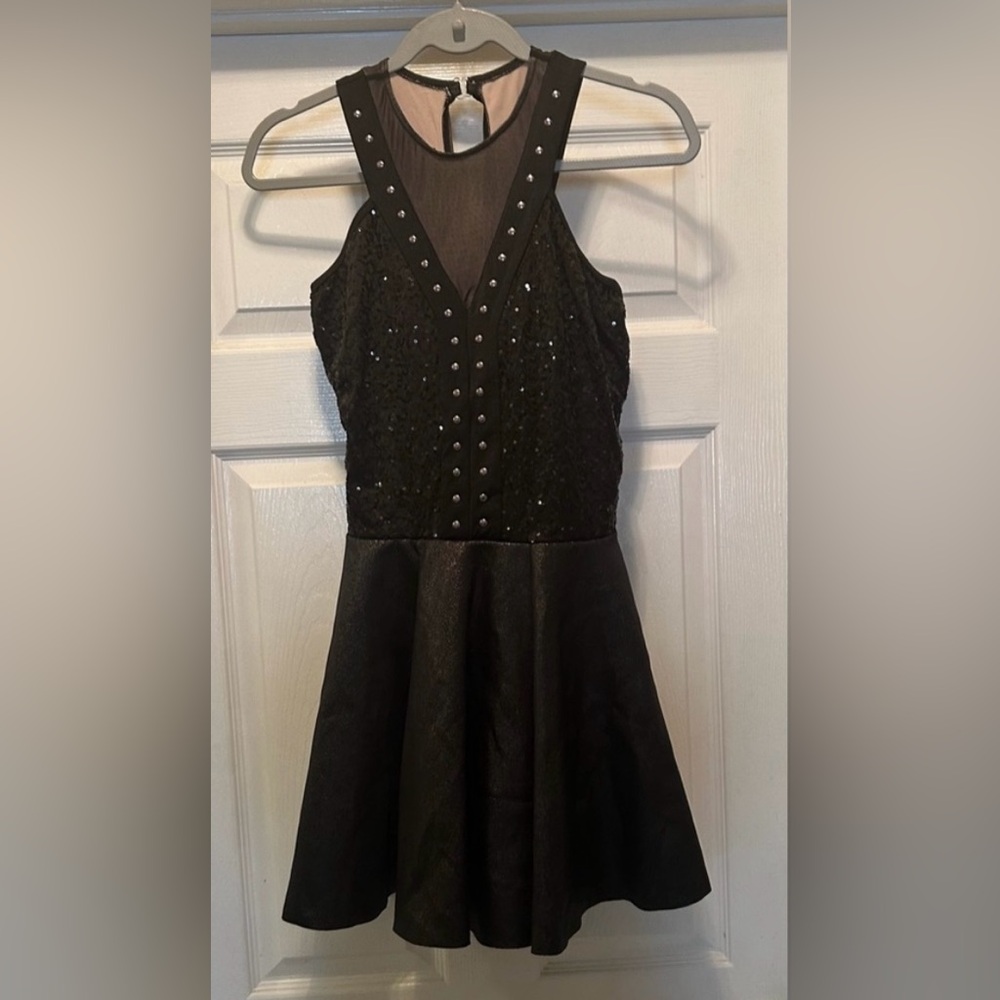 Black Sleeveless Dance Costume